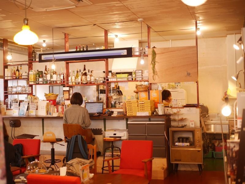大分のブックカフェ「カモシカ書店」は、本好とコーヒーが好きな人におすすめ。キャリーインで犬の入店OK！／大分県大分市